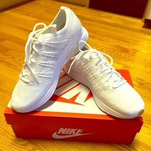 Nike Flyknit Trainer - Size 8 (New)